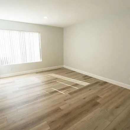 Rent this 3 bed apartment on 21 Northstar Street in Los Angeles, CA 90292
