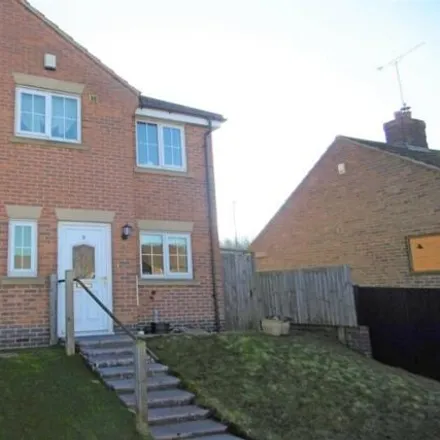 Rent this 3 bed duplex on Rose Gardens in Arkwright Town, S44 5DU
