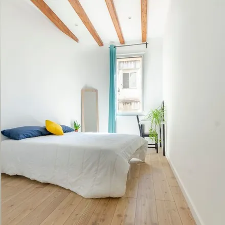 Rent this 2 bed room on Carrer del Poeta Cabanyes in 4, 08004 Barcelona