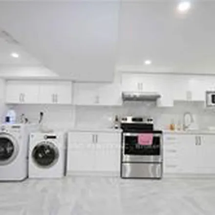 Image 2 - 237 Cherokee Boulevard, Toronto, ON M2H 2J1, Canada - Apartment for rent