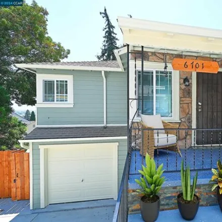 Image 3 - 6701 Outlook Ave, Oakland, California, 94605 - House for sale