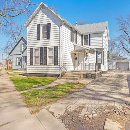 Buy this studio house on 1522 North Peoria Road in Springfield, IL 62702