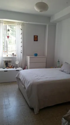 Rent this 2 bed room on Madrid in Peluquería Noble, Calle Valderrodrigo