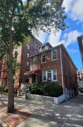 Image 2 - 2213 Holland Avenue, New York, NY 10467, USA - Townhouse for sale