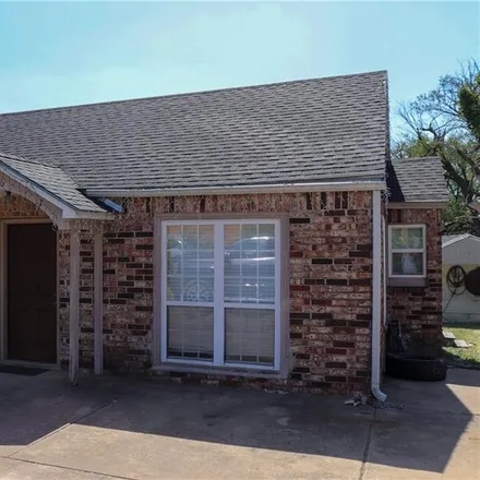Buy this 3 bed house on 206 South 7th Street in Rogers, AR 72756