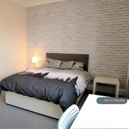 Image 3 - 23 De Lacy Mount, Leeds, LS5 3JF, United Kingdom - House for rent