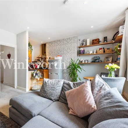 Image 4 - 4 Hampden Road, London, N8 0JA, United Kingdom - Apartment for rent