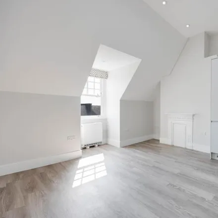 Rent this studio apartment on 120 George Street in London, W1H 7HL