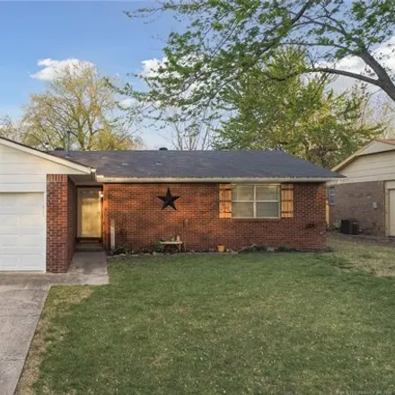 Buy this 3 bed house on 1675 South Pecan Place in Broken Arrow, OK 74012