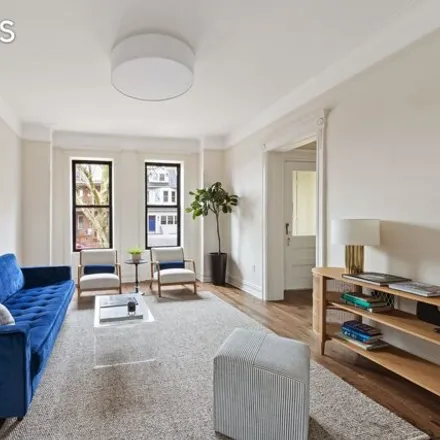 Image 1 - 350 East 4th Street, New York, NY 11218, USA - Townhouse for sale