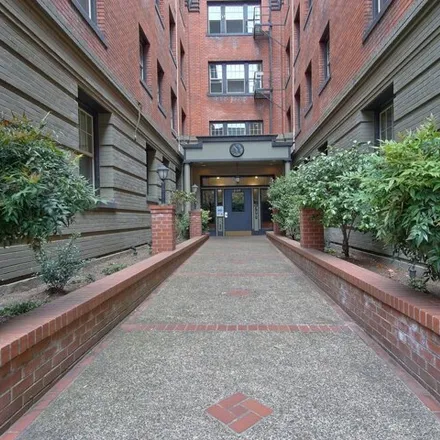 Buy this 1 bed condo on Northwest Couch Street in Portland, OR 97205