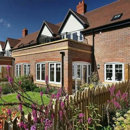 Buy this 3 bed townhouse on Chase Gardens in Binfield, RG42 4HY