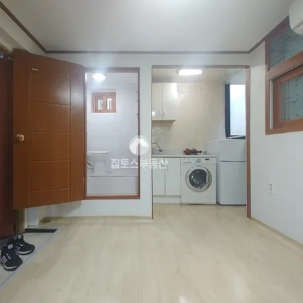 Rent this studio apartment on 서울특별시 관악구 봉천동 871-46