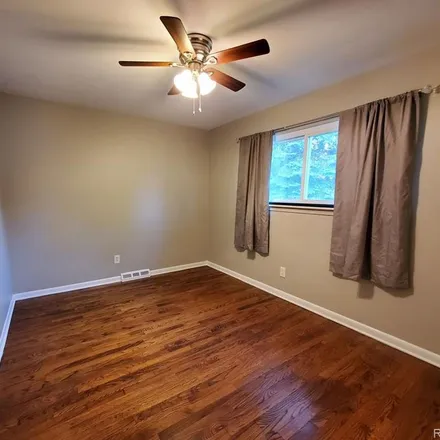 Rent this 3 bed apartment on 20873 Hanover Street in Dearborn Heights, MI 48125