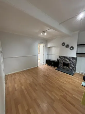 Rent this 5 bed house on Laurie Road in London, W7 1JD