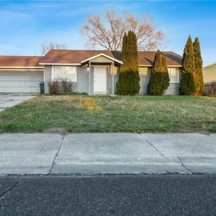 Buy this 3 bed house on 921 E Hayden Dr in Moses Lake, Washington