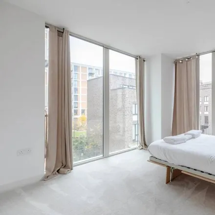 Rent this 3 bed apartment on London in E16 2SQ, United Kingdom