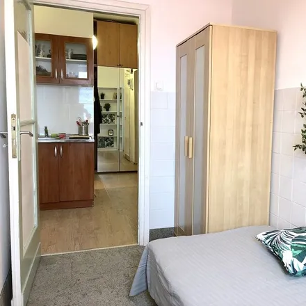 Rent this 5 bed room on Stefan Starzyński in Aleja Niepodległości, 02-585 Warsaw