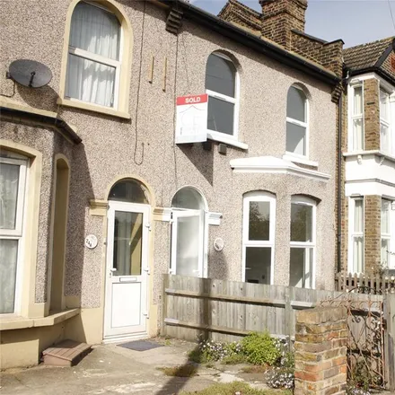 Rent this 4 bed townhouse on 238 Grove Green Road in London, E11 4EN