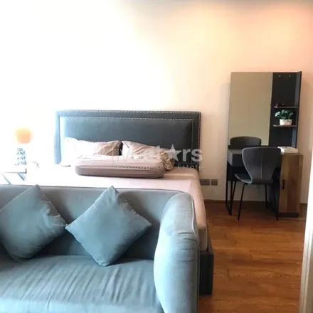 Rent this 1 bed apartment on Manhattan Chidlom in Soi Phetchaburi 32, Ratchathewi District