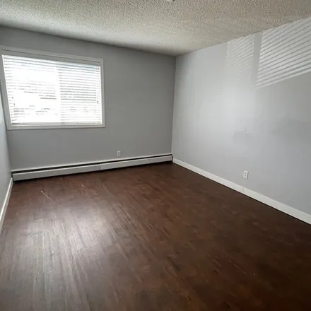 Image 3 - 10112 MacDonald Avenue, Fort McMurray, AB T9H 1S8, Canada - Apartment for rent