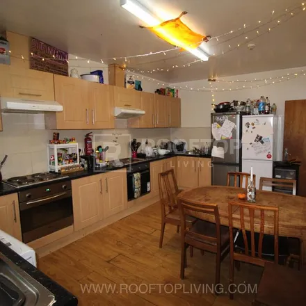 Image 1 - Cross Cliff Road, Leeds, LS6 2AX, United Kingdom - House for rent