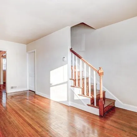 Image 6 - 824 Glenwood Avenue, Baltimore, MD 21212, USA - House for sale