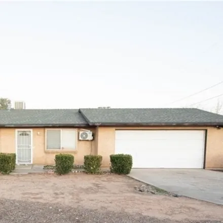 Buy this 3 bed house on Dr. Mike's Walk In Clinic in 12143 Navajo Road, Apple Valley