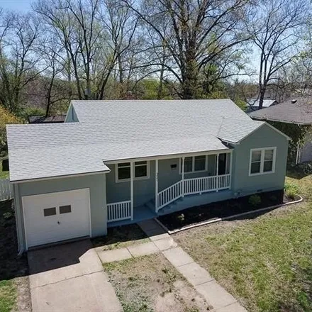 Buy this 2 bed house on 345 Moss Avenue in Liberty, MO 64068