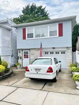 Rent this 3 bed house on 723 2nd Street in Secaucus, NJ 07094
