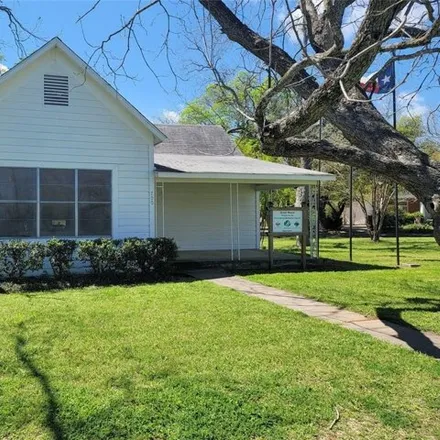 Image 2 - 703 North Avenue C, Elgin, TX 78621, USA - House for sale