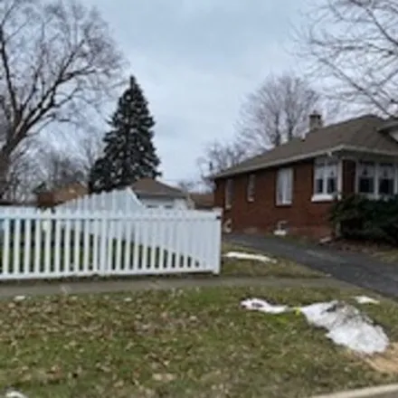 Buy this 2 bed house on 674 1st Avenue in Ottawa, IL 61350