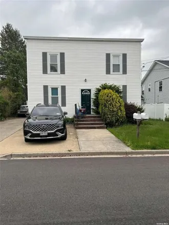 Rent this 2 bed apartment on 32 Walters Avenue in Syosset, NY 11791