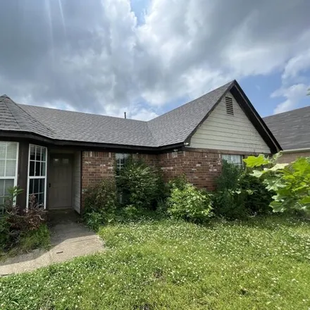 Image 1 - 6211 Oak Run Drive West, Olive Branch, MS 38654, USA - House for sale