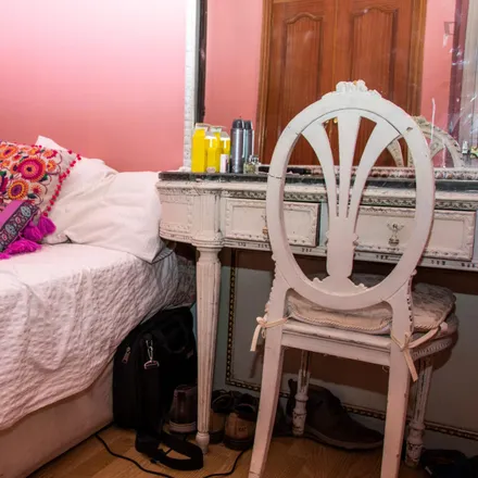Rent this 2 bed room on Calle de Manuela Malasaña in 33, 28004 Madrid