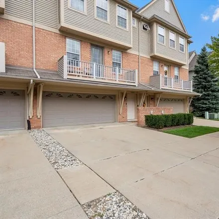 Image 2 - 56667 Sunset Drive, Shelby Charter Township, MI 48316, USA - Condo for sale