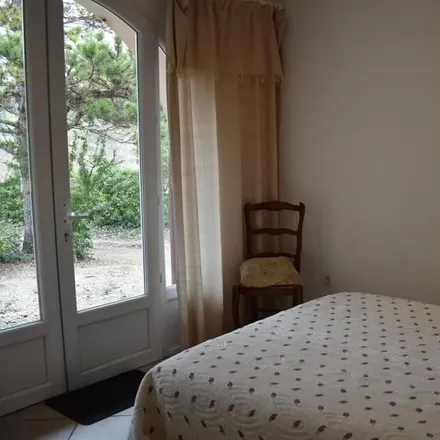 Rent this 3 bed house on Route de Varages in 83560 La Verdière, France