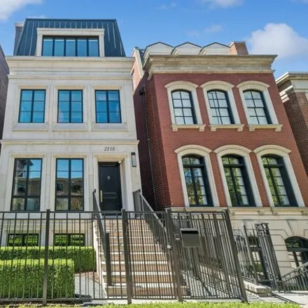 Buy this 6 bed house on 2118 North Magnolia Avenue in Chicago, IL 60614