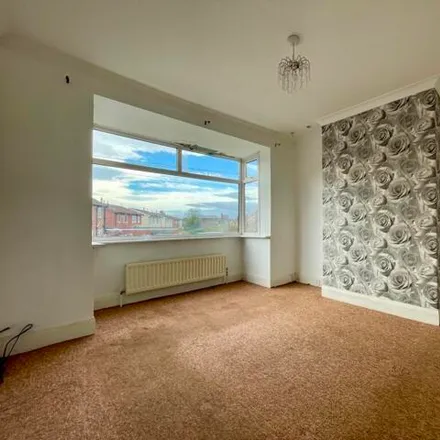 Image 3 - 130, 132 Bavington Drive, Newcastle upon Tyne, NE5 2HU, United Kingdom - Apartment for sale