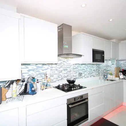 Rent this 3 bed townhouse on Norfolk House in Wellesley Court Road, London