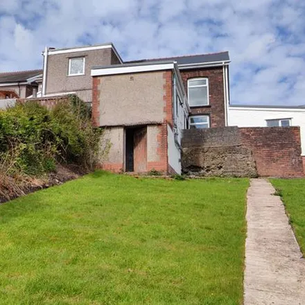 Rent this 3 bed duplex on Gnoll Road in Pontardawe, SA9 2PA