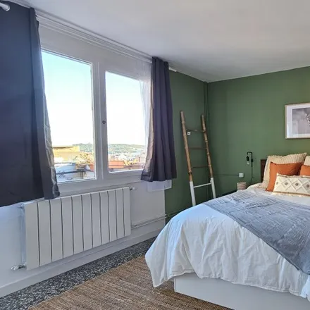 Rent this 6 bed room on Hotel Astoria in Carrer de París, 203