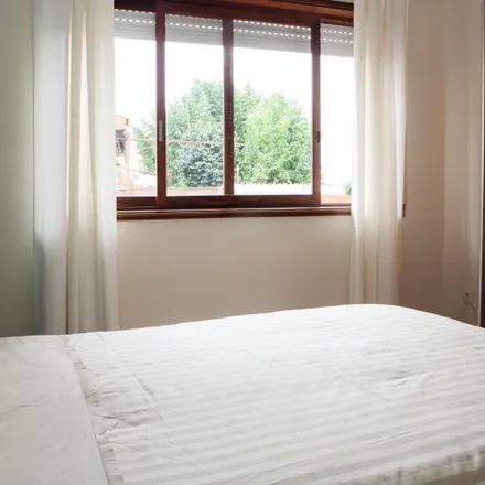 Rent this 4 bed room on Peixaria Martim Moniz in Rua de Martim Moniz, 4100-186 Porto