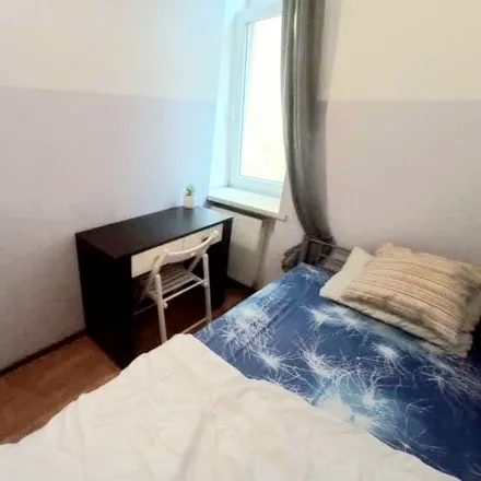 Rent this 4 bed room on Juliana Dunajewskiego 1 in 31-133 Krakow, Poland