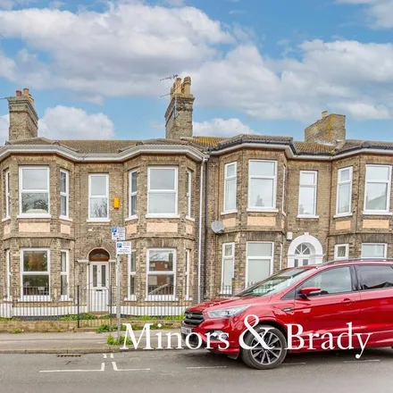 Rent this 5 bed townhouse on 1 Lily Terrace in Alexandra Road, Lowestoft