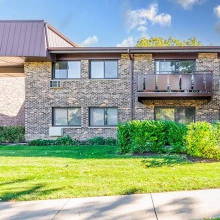 Buy this 3 bed condo on unnamed road in Arlington Heights, IL 60004