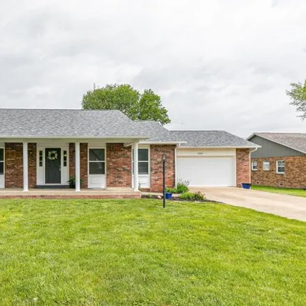Buy this 3 bed house on 2101 West Jackson Street in Bolivar, MO 65613