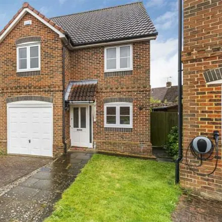 Buy this 3 bed house on 4 in 5 Grove Mews, Reading