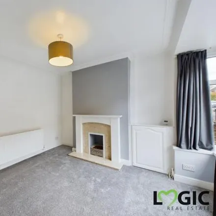 Image 2 - 57 Brigg's Avenue, Castleford, WF10 5BD, United Kingdom - Townhouse for sale