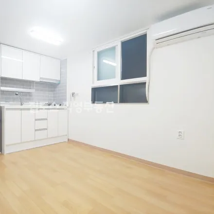Rent this studio apartment on 서울특별시 강남구 역삼동 664-36
